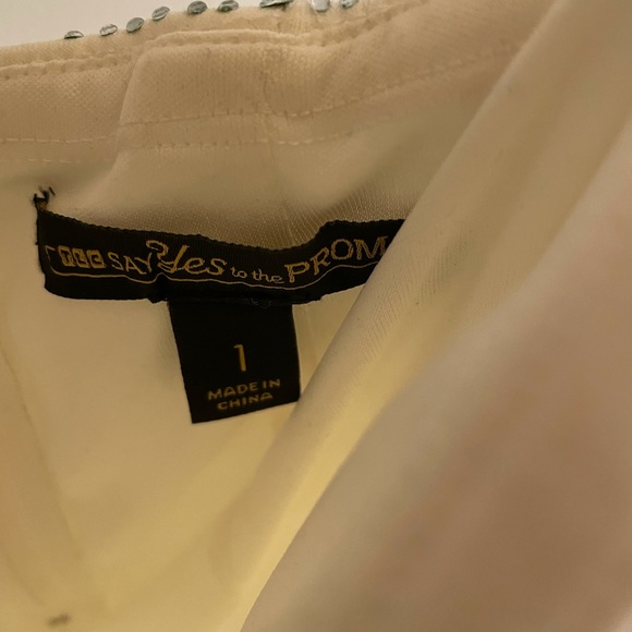 Say Yes to the Prom - Picture 13 of 14